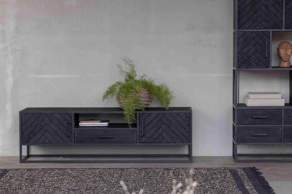 Stijlvol tv-meubel in mangohout met warme uitstraling, perfect geschikt voor bingewatchen en elk interieur