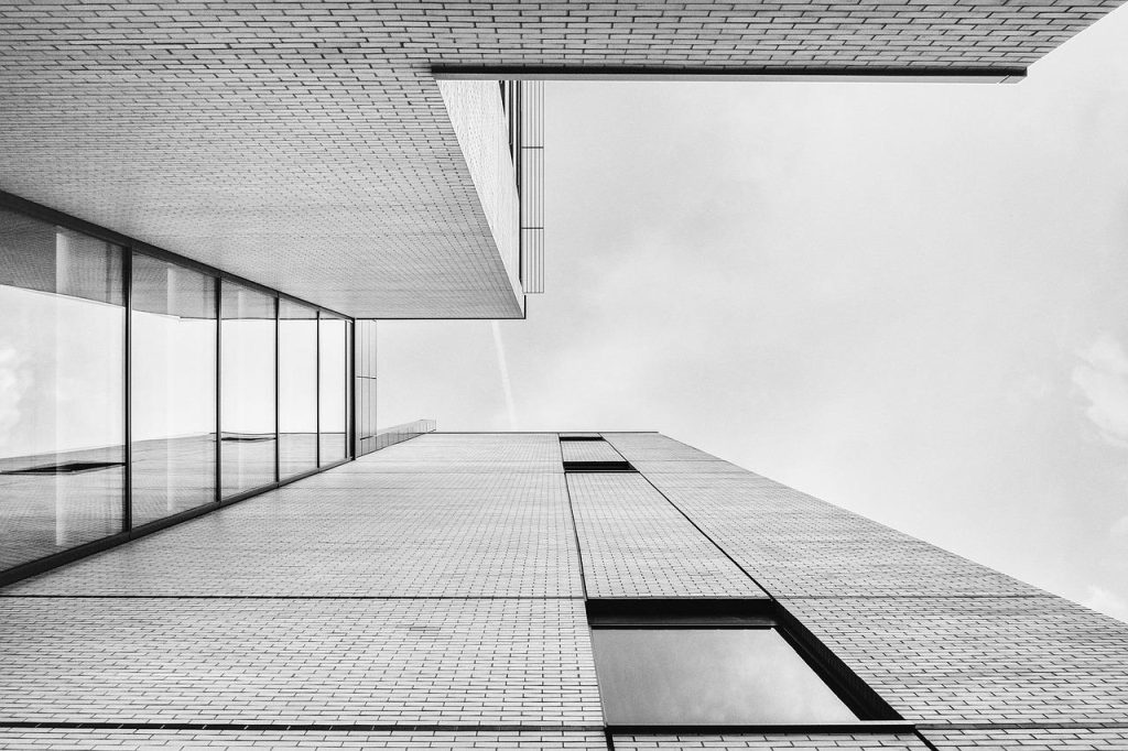 Moderner gebouw van kruislaaghout (CLT) demonstreert duurzaam bouwen met hernieuwbare materialen
