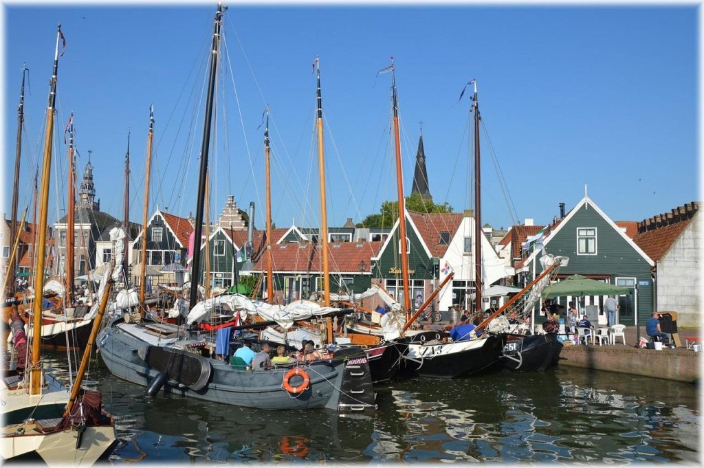 De mooiste buurten van Monnickendam met karakteristieke straten, haven en rustige woonwijken dichtbij Amsterdam